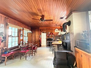 Dining - Beautiful Victorian home in serene Gilbertsville perfect for relaxing getaways. (Gilbertsville)