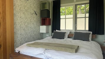 WiFi, bed sheets