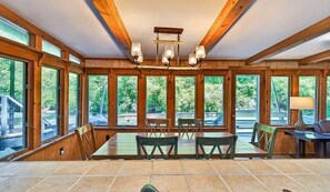 Dining - Riverfront Cartecay - Hot Tub - Firepit - Tubing (Ellijay)