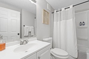 Towels - Renovated 1BR + Office | 15 Min Sand Hill Gate (Columbus)