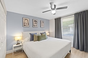 Desk, iron/ironing board, travel cot, WiFi - Renovated 1BR + Office | 15 Min Sand Hill Gate (Columbus)