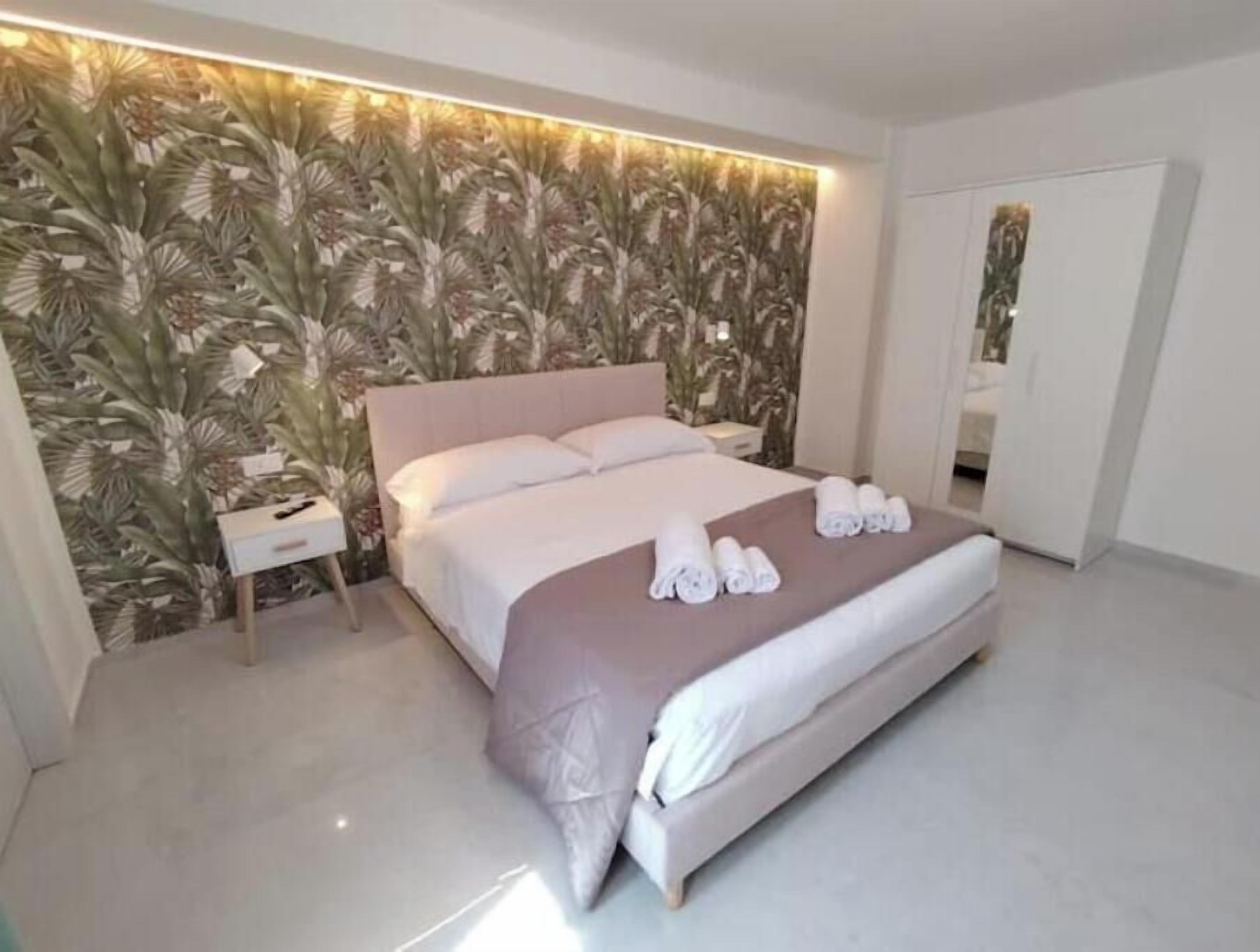 2 Schlafzimmer, Schreibtisch, Bügeleisen/Bügelbrett, Reisekinderbett