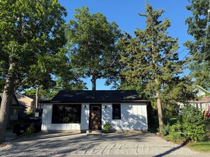 Exterior - LOCATION, LOCATION, LOCATION!! Luxury at the Beach (Grand Bend)