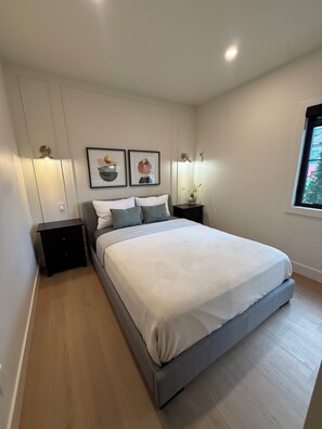 3 bedrooms, free WiFi, bed sheets - LOCATION, LOCATION, LOCATION!! Luxury at the Beach (Grand Bend)