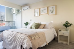 Familienapartment, Balkon | Bügeleisen/Bügelbrett, kostenloses WLAN