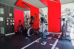 Familienapartment, Balkon | Fitnessbereich