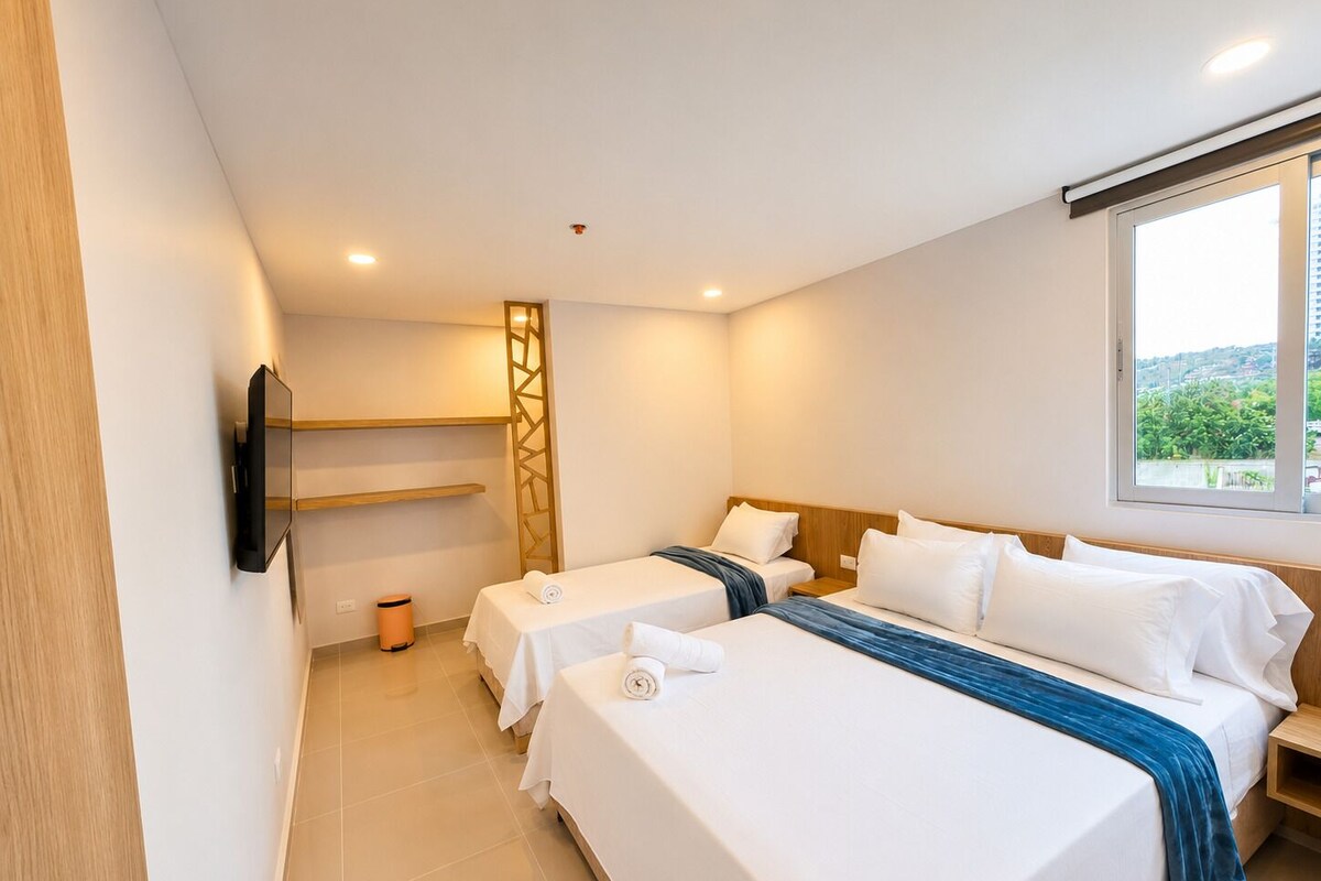 Comfort-Dreibettzimmer | Hochwertige Bettwaren, Daunenbettdecken, Select-Comfort-Betten