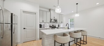 Maverick: 6BR/6.5BA & 5 Minute walk to A&M Campus