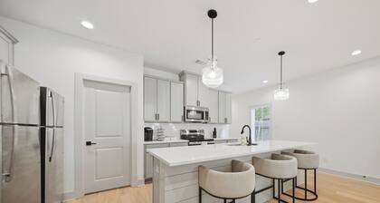 Maverick: 6BR/6.5BA & 5 Minute walk to A&M Campus