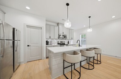 Maverick: 6BR/6.5BA & 5 Minute walk to A&M Campus