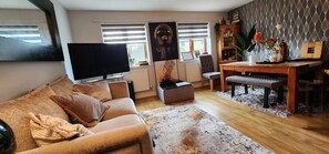 Living area - Spacious 2 bedroom maisonette (Broughton)