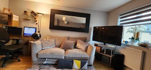 Living area - Spacious 2 bedroom maisonette (Broughton)