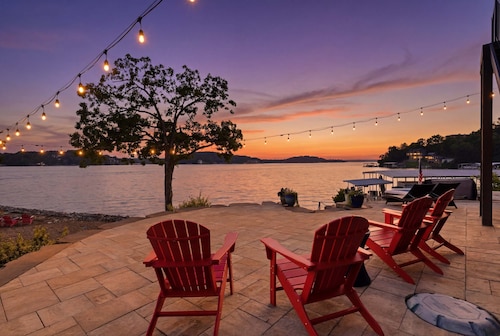 Private Island 5b, Hot tub, Game room!