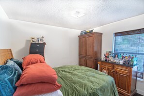 2 slaapkamers, een strijkplank/strijkijzer, wifi, beddengoed