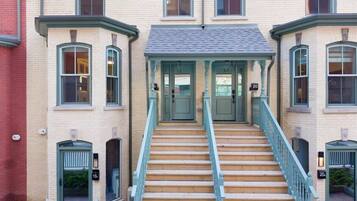 Room | Exterior detail