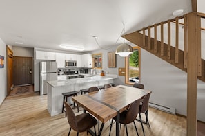 Coffee/tea maker, fridge, microwave, oven - Aspen Paradise, hot tub, ski in/out, dog friendly (Mt Crested Butte)