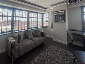 Living area - Luxury 2-Bedroom Apartment Birmingham City Centre (Birmingham)