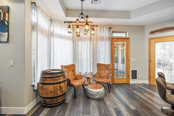 Interior - 200-acre vineyard estate: swim spa, theater & game room (Tehachapi)