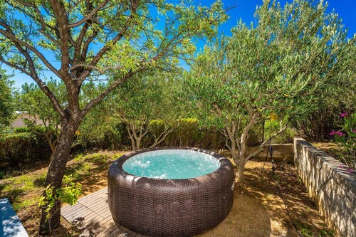 Holiday Home Mara, pet friendly-Jacuzzi