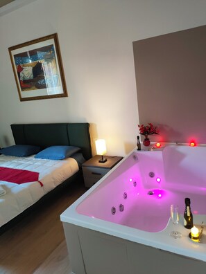 Iron/ironing board, Internet, bed sheets - HYDROMASSAGE TUB IN ROME AT THE VATICAN (Roma)