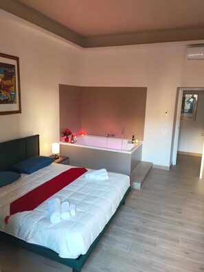 Iron/ironing board, Internet, bed sheets - HYDROMASSAGE TUB IN ROME AT THE VATICAN (Roma)