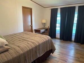 4 bedrooms, WiFi, bed sheets