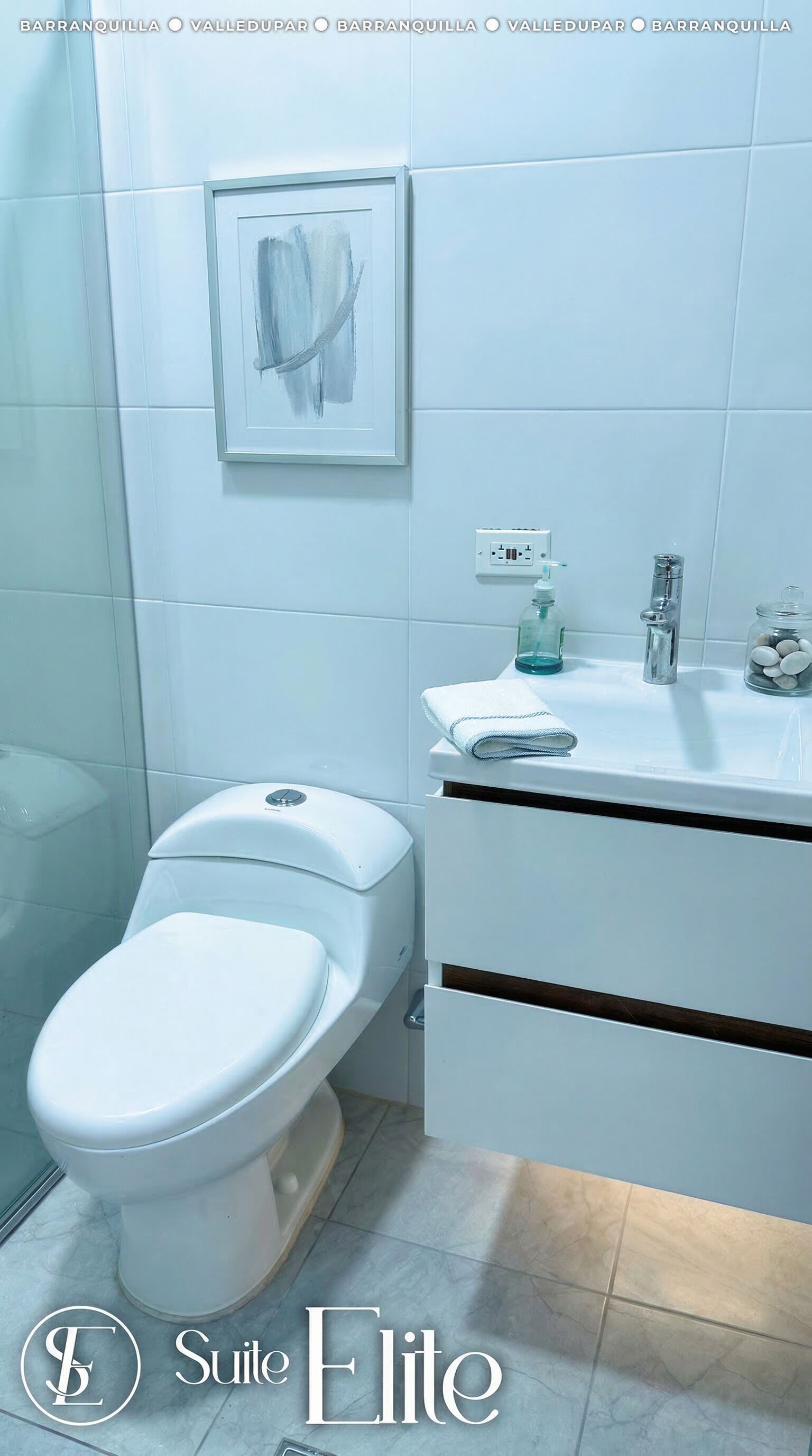 Departamento exclusivo, vista a la ciudad | Baño | Toallas, jabón, papel de baño 