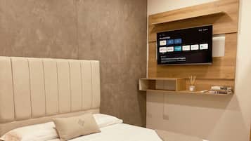 Familienapartment, Mehrere Betten, Küche | Schreibtisch, laptopgeeigneter Arbeitsplatz, Bügeleisen/Bügelbrett
