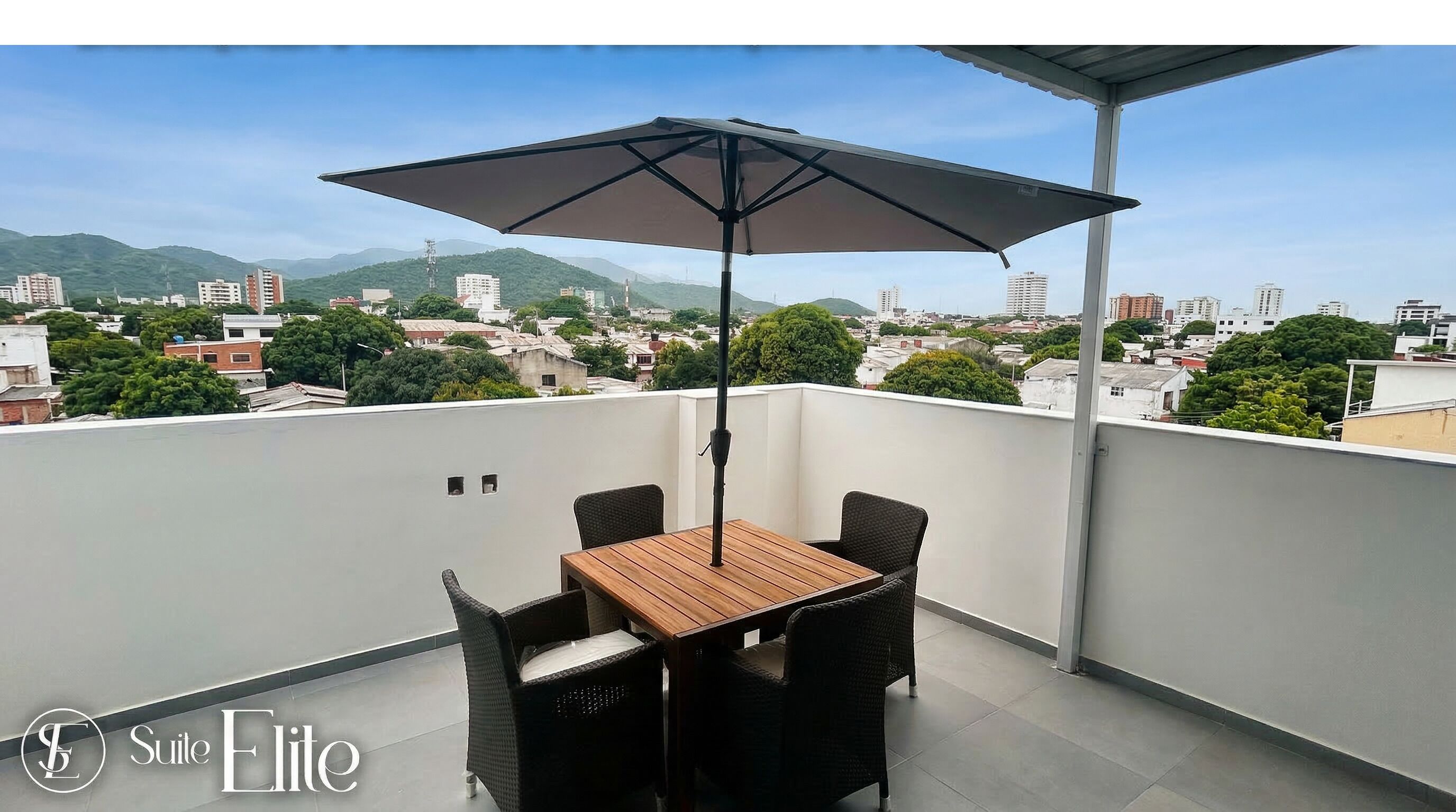 Departamento exclusivo, vista a la ciudad | Restaurante al aire libre