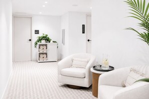 Interior - Palm Breeze Suites (Miami)