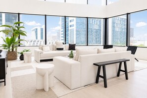 50-inch Smart TV with digital channels, Netflix, streaming services - Palm Breeze Suites (Miami)