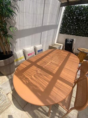 Outdoor dining - Air-conditioned cottage with outdoor area and barbecue (Balaruc-les-Bains)