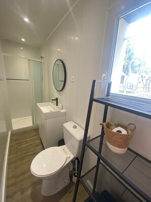 Bathroom - Air-conditioned cottage with outdoor area and barbecue (Balaruc-les-Bains)