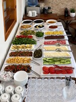 Her gün ücretsiz açık büfe kahvaltı