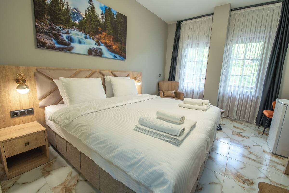 Standard Room, River View | Down comforters, pillowtop beds, in-room safe, desk