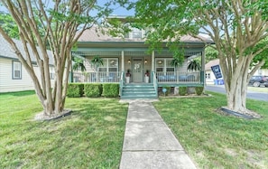 Exterior - Welcome to Fern’s Sea La Vie (Frankford)