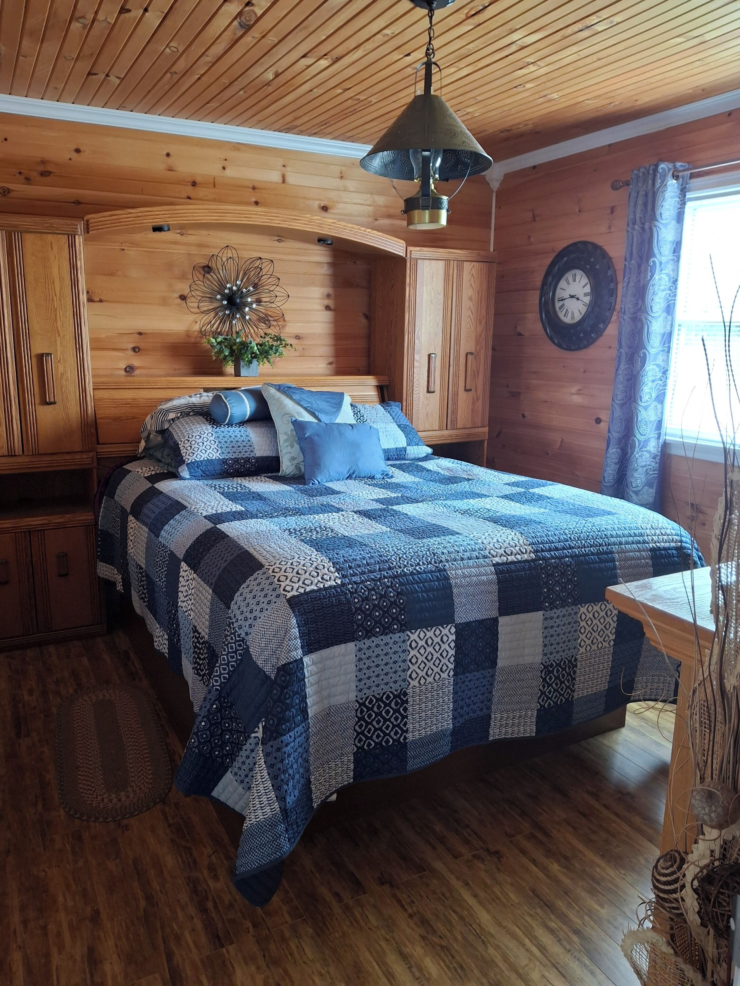 2 bedrooms, iron/ironing board, Internet, bed sheets