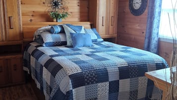 2 bedrooms, iron/ironing board, Internet, bed sheets