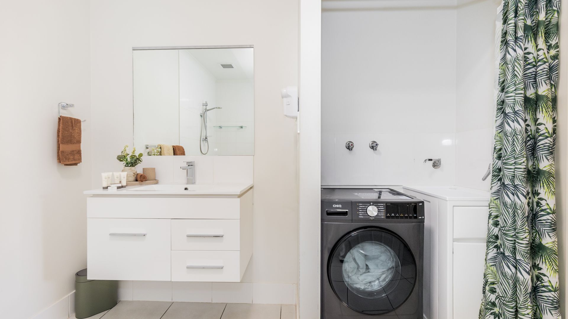 Shower, jetted bath