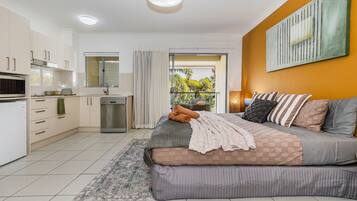Iron/ironing board, WiFi, bed sheets