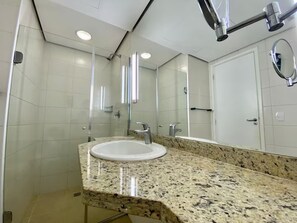 Bathroom - SHB - Flat vista mar no Boqueirão (Santos)