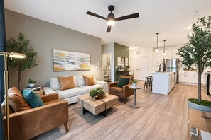 Living area - 2xKing Beds, Pool View, Gym, and More... (Mooresville)