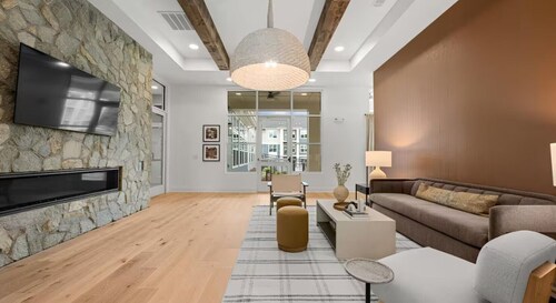 2xKing Beds, Pool View, Gym, and More...