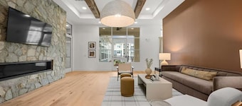 2xKing Beds, Pool View, Gym, and More...