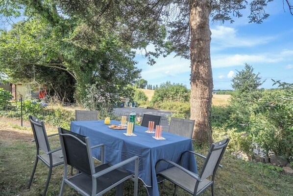 Outdoor dining - Le calme de la campagne en ville -Maison familiale (Lanester)