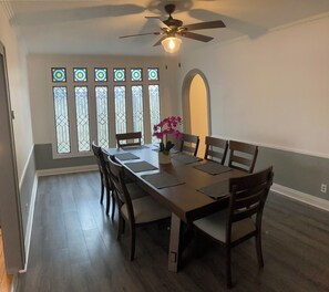 Dining - Spacious 4-bedroom house in peaceful Wichita with AC (Wichita)