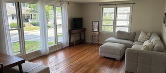 Cozy 2-bedroom house in Chagrin Falls Village, Walk to Everything