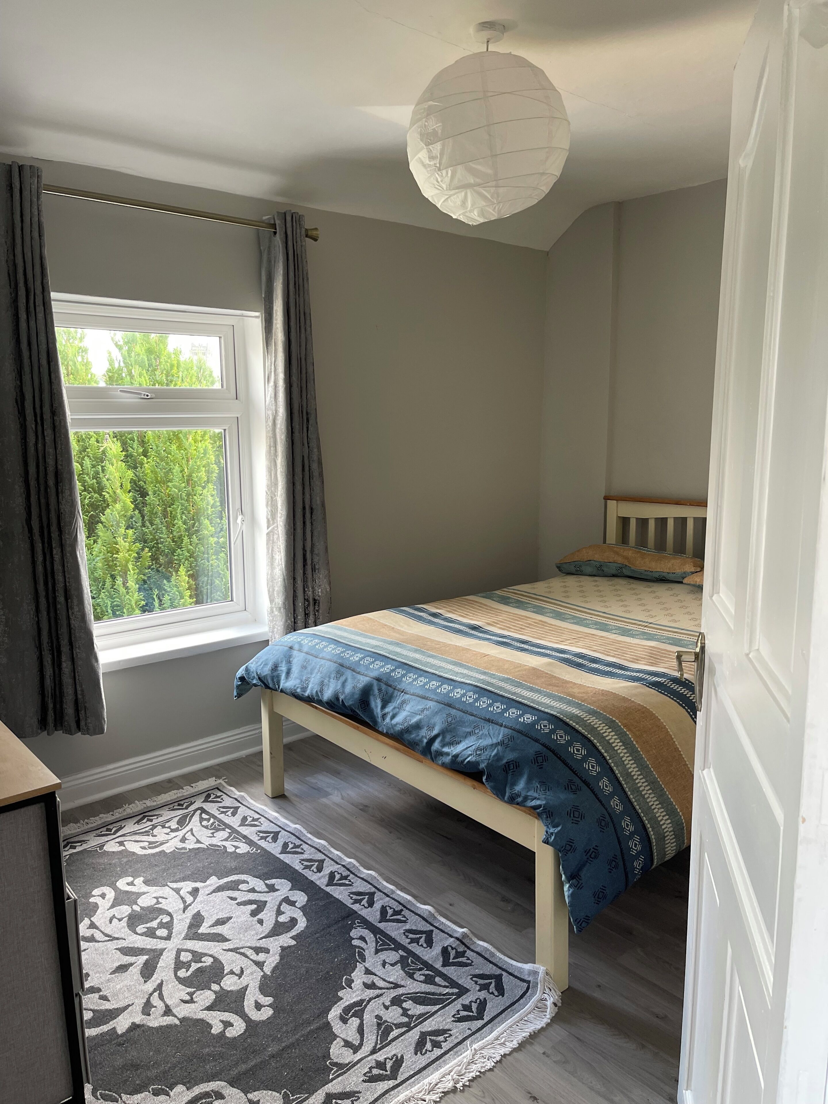 3 bedrooms, iron/ironing board, internet, bed sheets