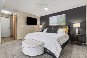 Bügeleisen/Bügelbrett, Reisekinderbett, WLAN, Bettwäsche