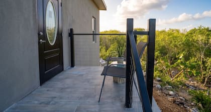 Cozy Hideaway Studio in Bodden Town